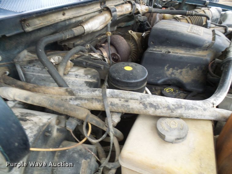 image for item DG5532 1995 Ford F350 XLT flatbed pickup truck