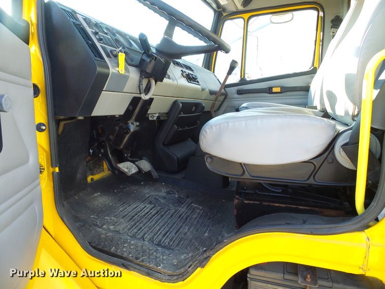 image for item DG5563 2001 Freightliner FL50 box truck