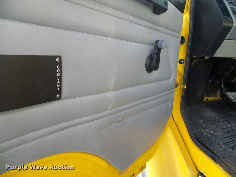 image for item DG5563 2001 Freightliner FL50 box truck