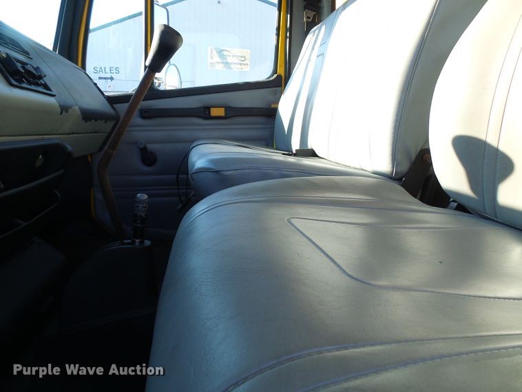 image for item DG5563 2001 Freightliner FL50 box truck