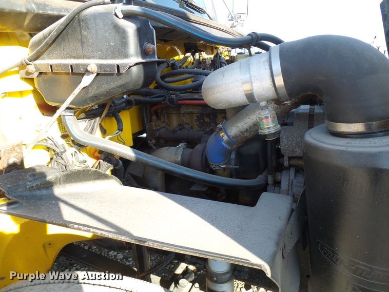 image for item DG5563 2001 Freightliner FL50 box truck