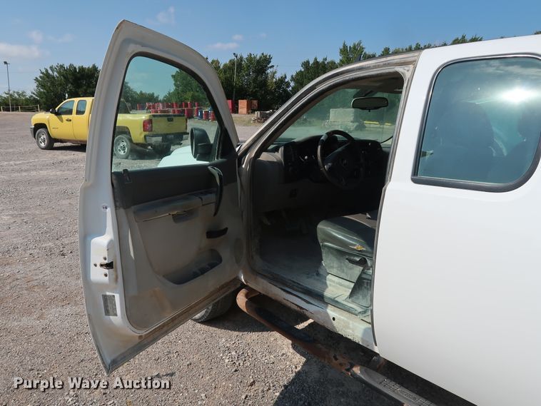 image for item DG7038 2013 Chevrolet Silverado 2500HD Ext. Cab pickup truck