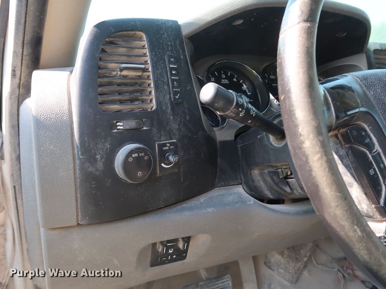 image for item DG7038 2013 Chevrolet Silverado 2500HD Ext. Cab pickup truck