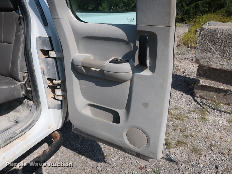 image for item DG7038 2013 Chevrolet Silverado 2500HD Ext. Cab pickup truck