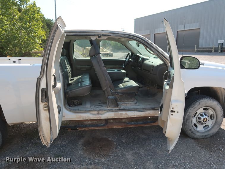 image for item DG7038 2013 Chevrolet Silverado 2500HD Ext. Cab pickup truck