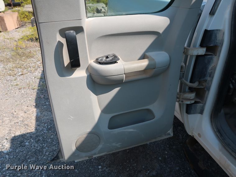 image for item DG7038 2013 Chevrolet Silverado 2500HD Ext. Cab pickup truck