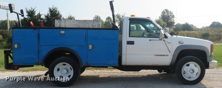 image for item DH1583 2000 Chevrolet C3500HD utility bed pickup truck