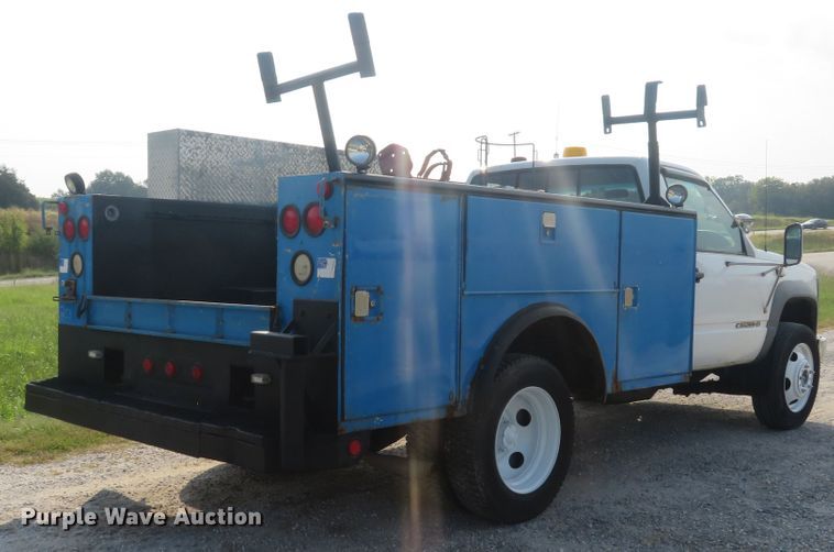 image for item DH1583 2000 Chevrolet C3500HD utility bed pickup truck