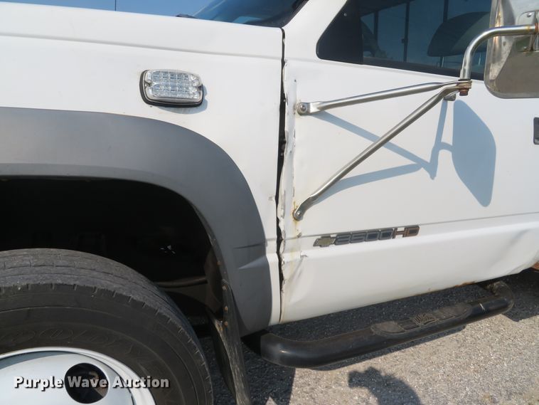 image for item DH1583 2000 Chevrolet C3500HD utility bed pickup truck