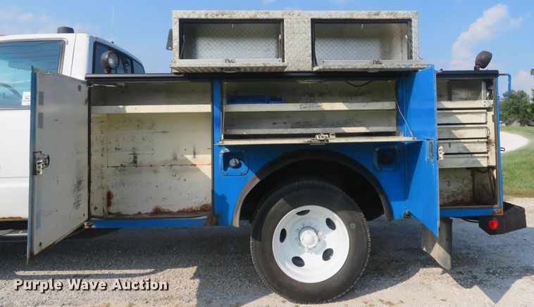 image for item DH1583 2000 Chevrolet C3500HD utility bed pickup truck