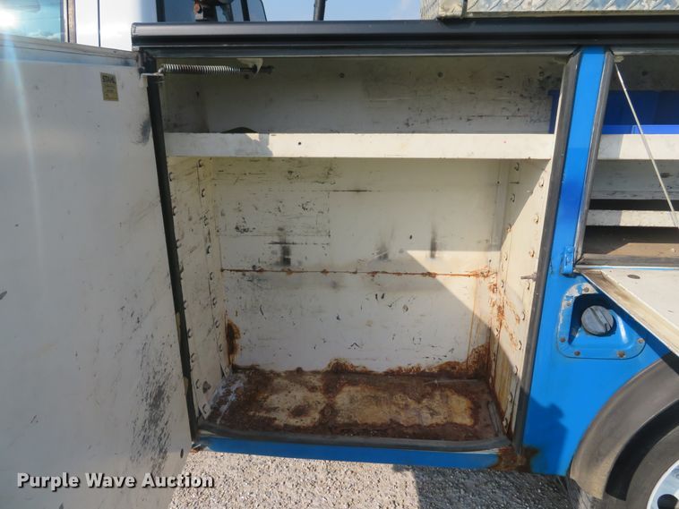 image for item DH1583 2000 Chevrolet C3500HD utility bed pickup truck