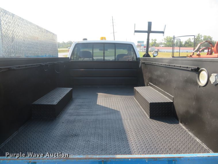 image for item DH1583 2000 Chevrolet C3500HD utility bed pickup truck