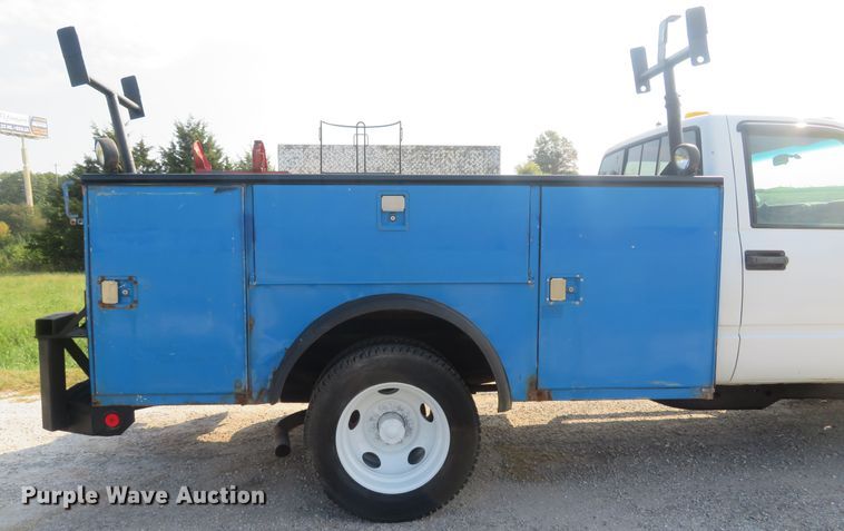 image for item DH1583 2000 Chevrolet C3500HD utility bed pickup truck