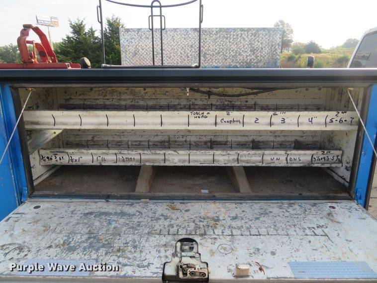 image for item DH1583 2000 Chevrolet C3500HD utility bed pickup truck