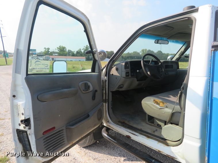 image for item DH1583 2000 Chevrolet C3500HD utility bed pickup truck