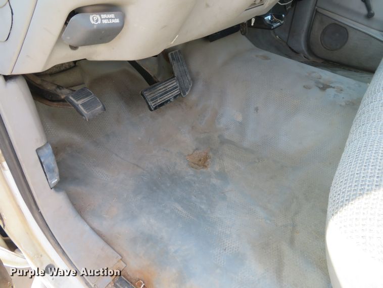 image for item DH1583 2000 Chevrolet C3500HD utility bed pickup truck