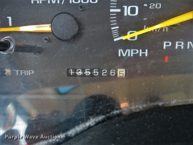 image for item DH1583 2000 Chevrolet C3500HD utility bed pickup truck