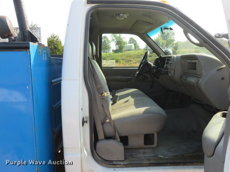 image for item DH1583 2000 Chevrolet C3500HD utility bed pickup truck