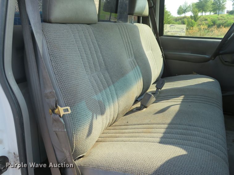 image for item DH1583 2000 Chevrolet C3500HD utility bed pickup truck