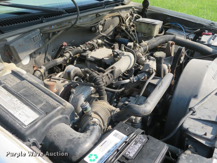 image for item DH1583 2000 Chevrolet C3500HD utility bed pickup truck