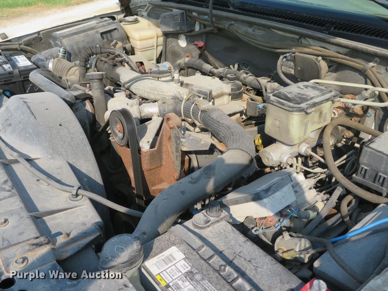 image for item DH1583 2000 Chevrolet C3500HD utility bed pickup truck