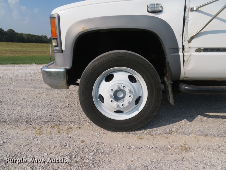 image for item DH1583 2000 Chevrolet C3500HD utility bed pickup truck