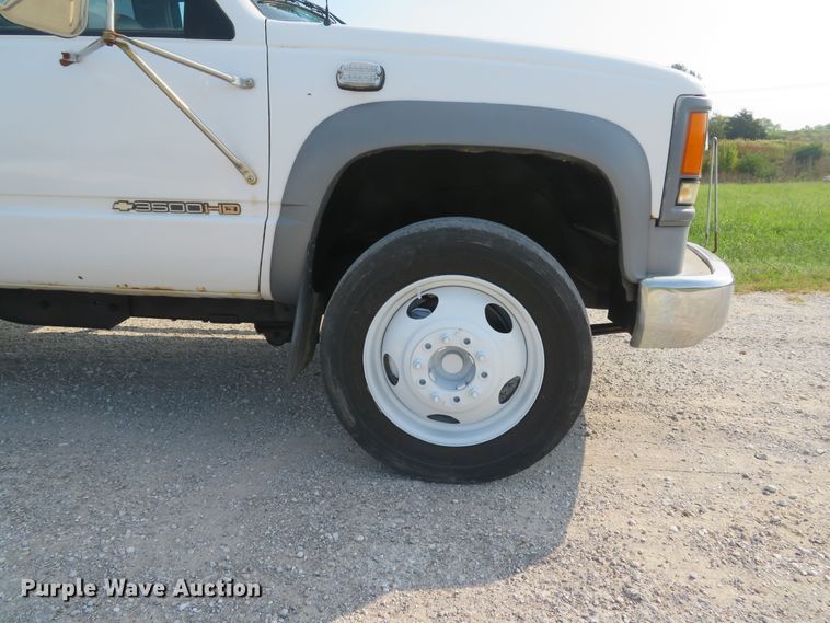 image for item DH1583 2000 Chevrolet C3500HD utility bed pickup truck