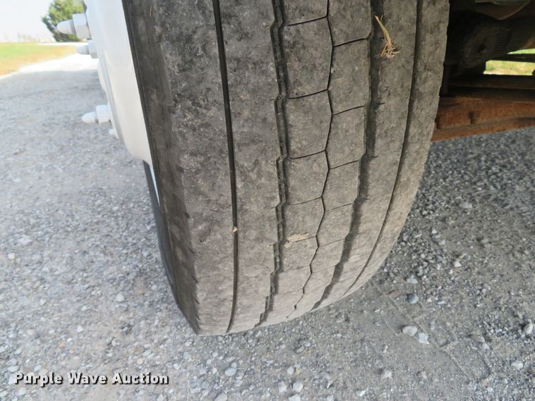 image for item DH1583 2000 Chevrolet C3500HD utility bed pickup truck