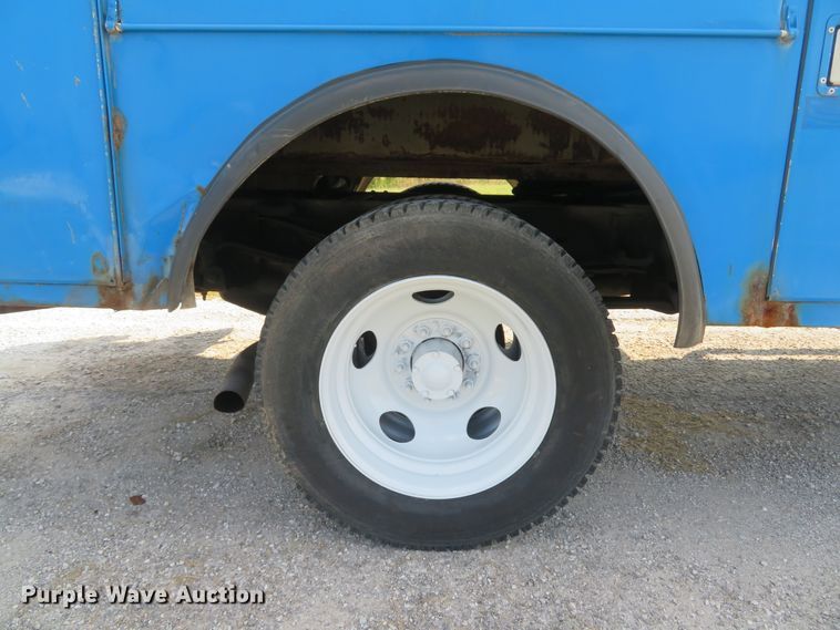 image for item DH1583 2000 Chevrolet C3500HD utility bed pickup truck