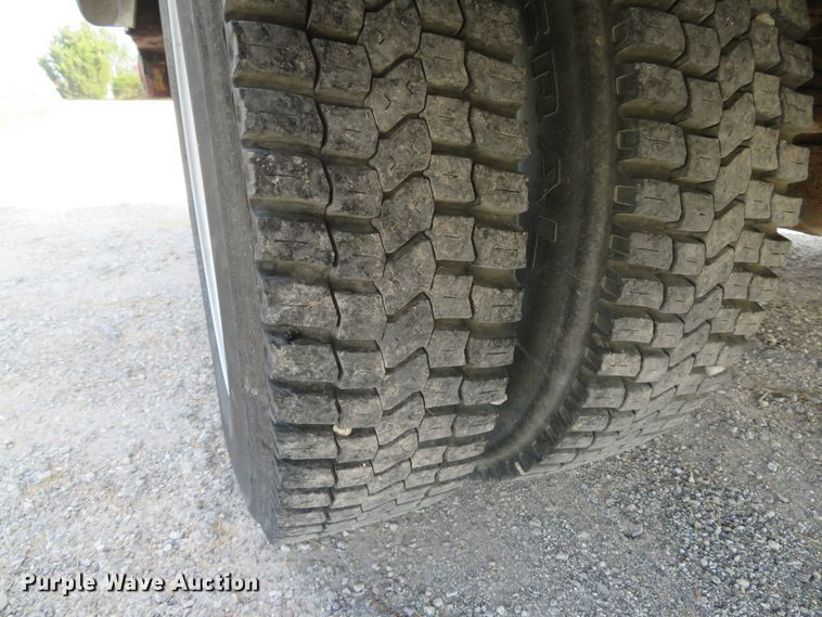 image for item DH1583 2000 Chevrolet C3500HD utility bed pickup truck