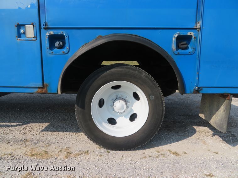 image for item DH1583 2000 Chevrolet C3500HD utility bed pickup truck