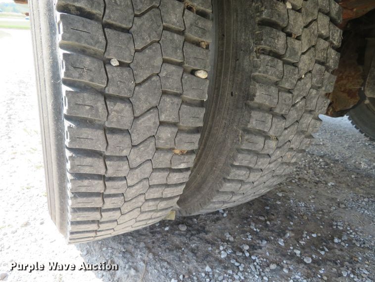 image for item DH1583 2000 Chevrolet C3500HD utility bed pickup truck