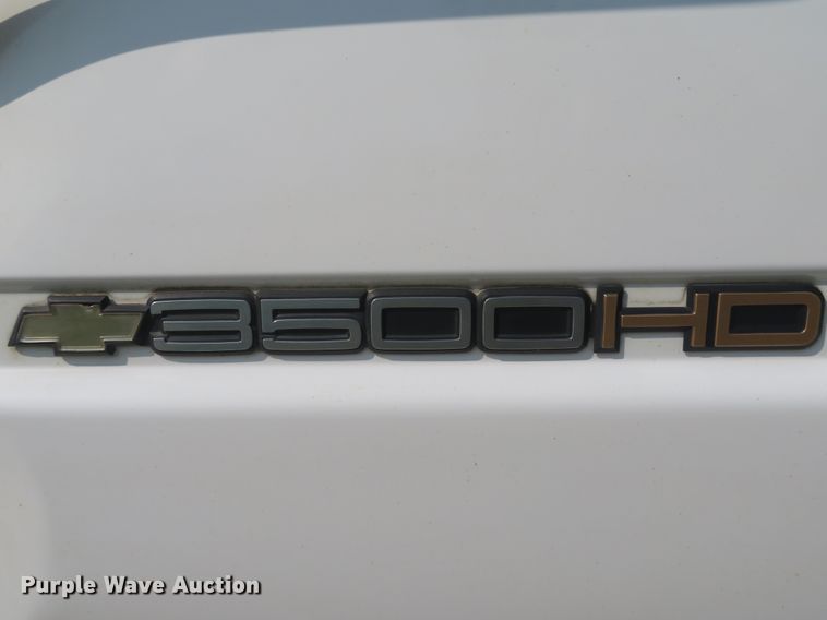 image for item DH1583 2000 Chevrolet C3500HD utility bed pickup truck