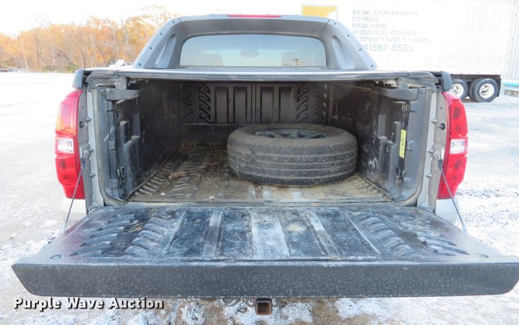 image for item DH1689 2007 Chevrolet Avalanche SE Crew Cab pickup truck