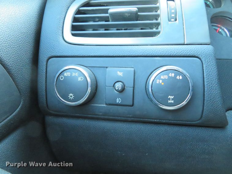 image for item DH1689 2007 Chevrolet Avalanche SE Crew Cab pickup truck