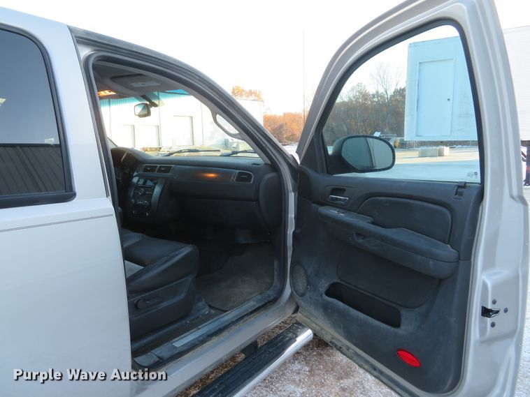 image for item DH1689 2007 Chevrolet Avalanche SE Crew Cab pickup truck