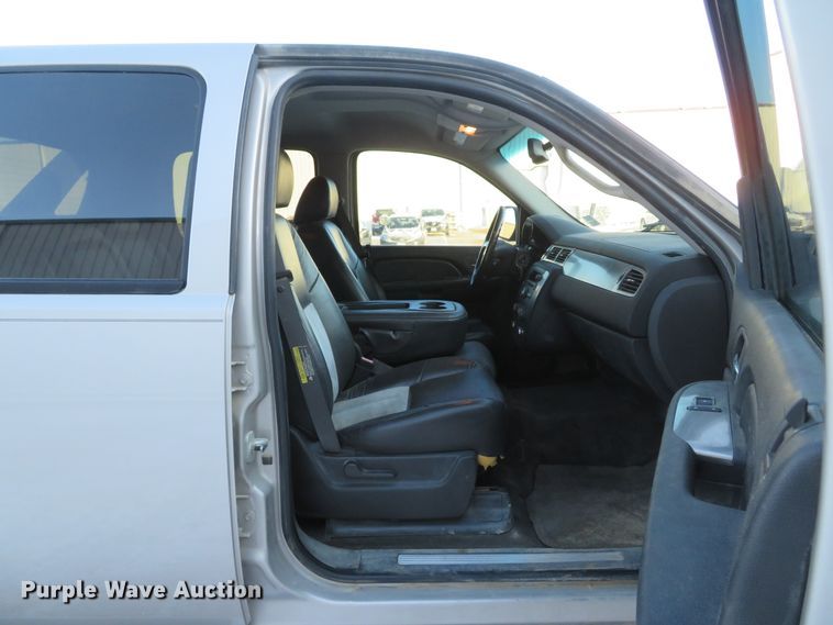 image for item DH1689 2007 Chevrolet Avalanche SE Crew Cab pickup truck