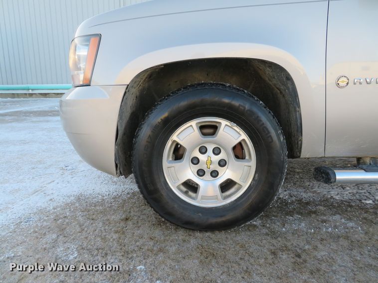 image for item DH1689 2007 Chevrolet Avalanche SE Crew Cab pickup truck