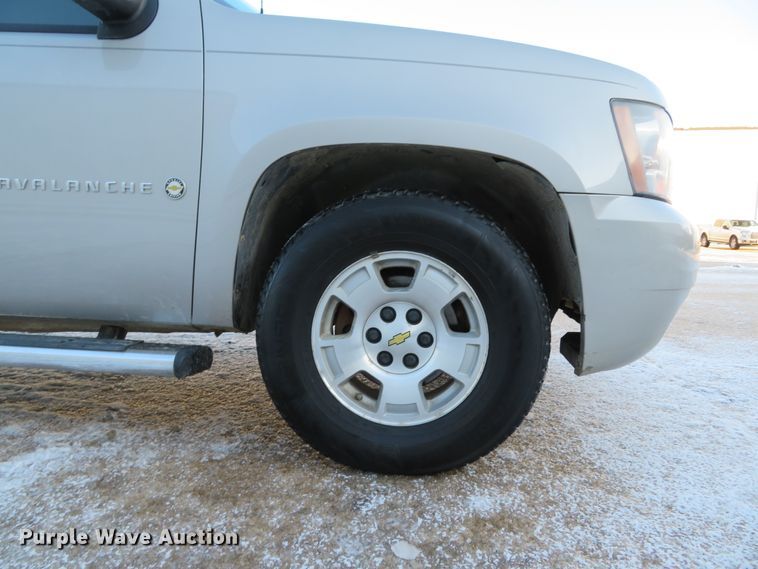 image for item DH1689 2007 Chevrolet Avalanche SE Crew Cab pickup truck