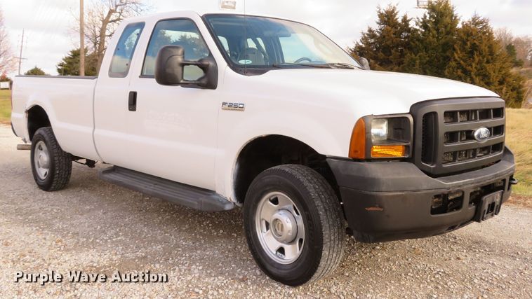 image for item DH1702 2006 Ford F250 Super Duty XL SuperCab pickup truck
