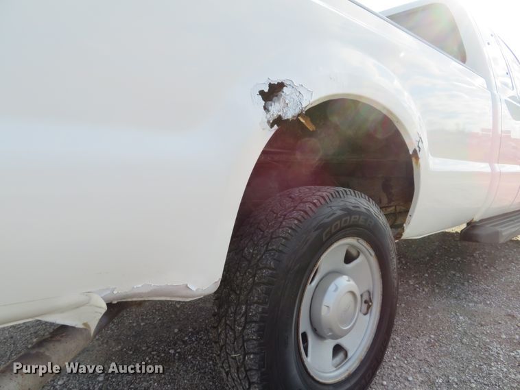 image for item DH1702 2006 Ford F250 Super Duty XL SuperCab pickup truck