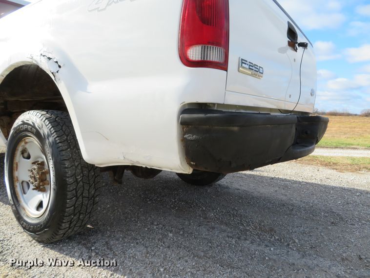 image for item DH1702 2006 Ford F250 Super Duty XL SuperCab pickup truck