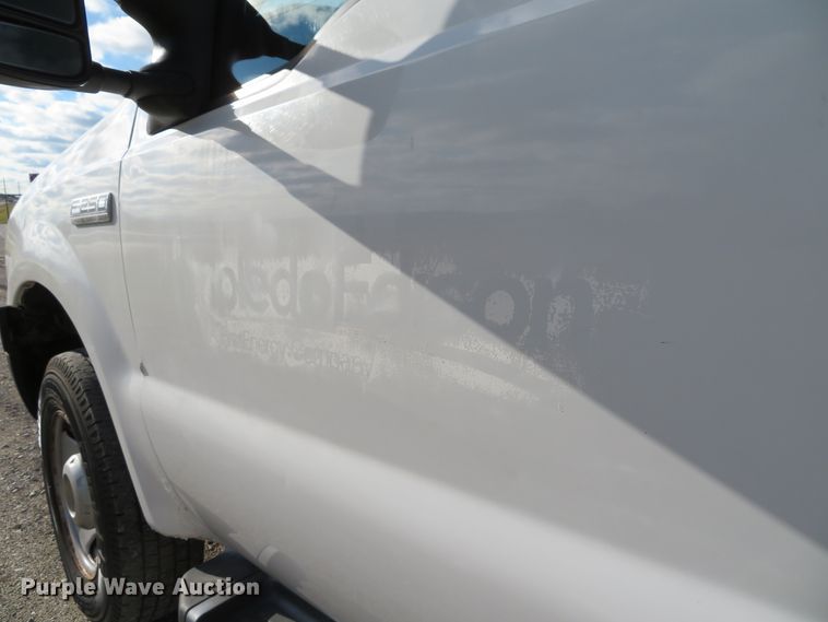 image for item DH1702 2006 Ford F250 Super Duty XL SuperCab pickup truck