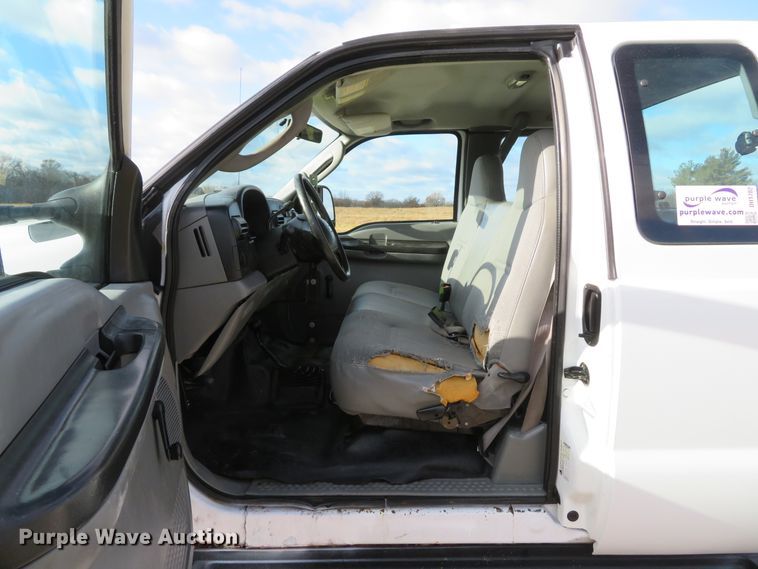 image for item DH1702 2006 Ford F250 Super Duty XL SuperCab pickup truck