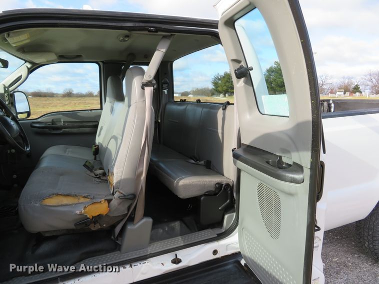 image for item DH1702 2006 Ford F250 Super Duty XL SuperCab pickup truck