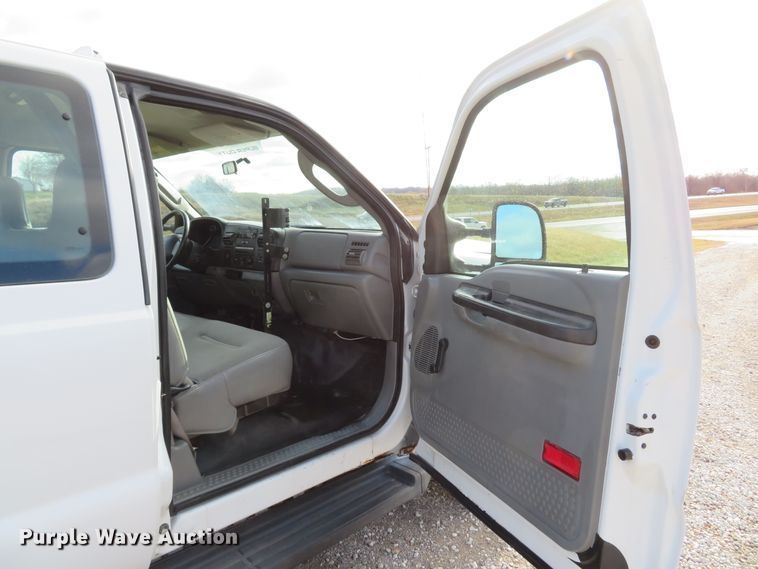 image for item DH1702 2006 Ford F250 Super Duty XL SuperCab pickup truck