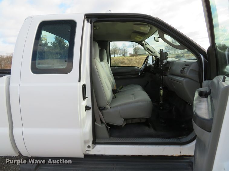 image for item DH1702 2006 Ford F250 Super Duty XL SuperCab pickup truck
