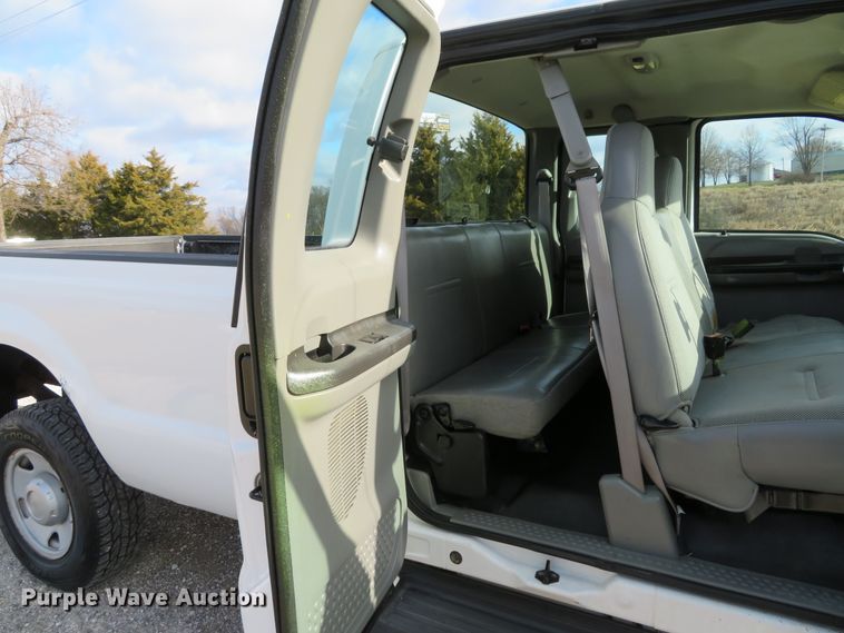 image for item DH1702 2006 Ford F250 Super Duty XL SuperCab pickup truck