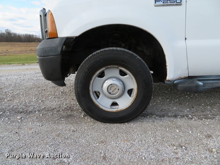 image for item DH1702 2006 Ford F250 Super Duty XL SuperCab pickup truck