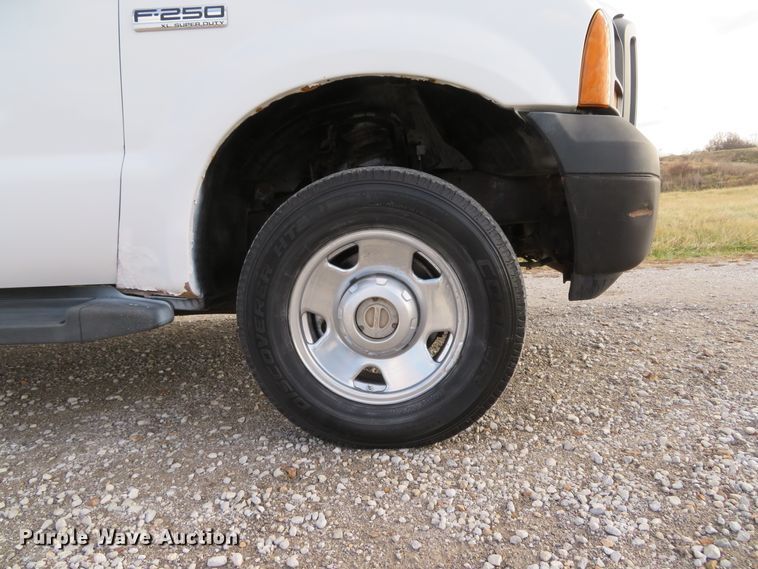 image for item DH1702 2006 Ford F250 Super Duty XL SuperCab pickup truck